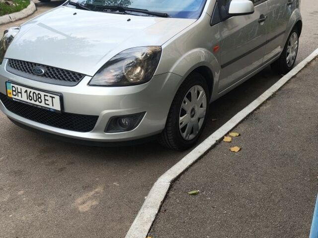 Серый Форд Фиеста, объемом двигателя 1.4 л и пробегом 177 тыс. км за 6500 $, фото 1 на Automoto.ua