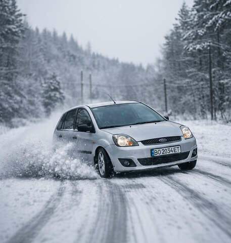 Сірий Форд Фієста, об'ємом двигуна 1.3 л та пробігом 314 тис. км за 3200 $, фото 1 на Automoto.ua