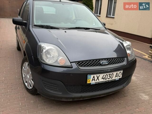 Серый Форд Фиеста, объемом двигателя 1.4 л и пробегом 104 тыс. км за 4800 $, фото 1 на Automoto.ua