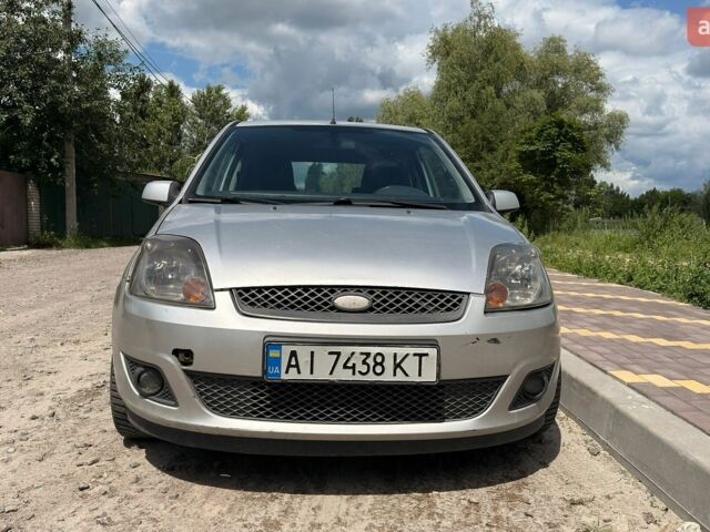 Сірий Форд Фієста, об'ємом двигуна 1.4 л та пробігом 270 тис. км за 2400 $, фото 1 на Automoto.ua