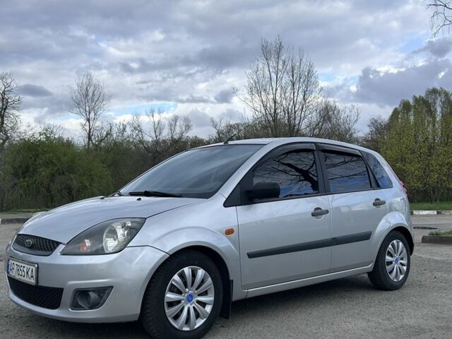 Серый Форд Фиеста, объемом двигателя 1.4 л и пробегом 221 тыс. км за 4000 $, фото 1 на Automoto.ua