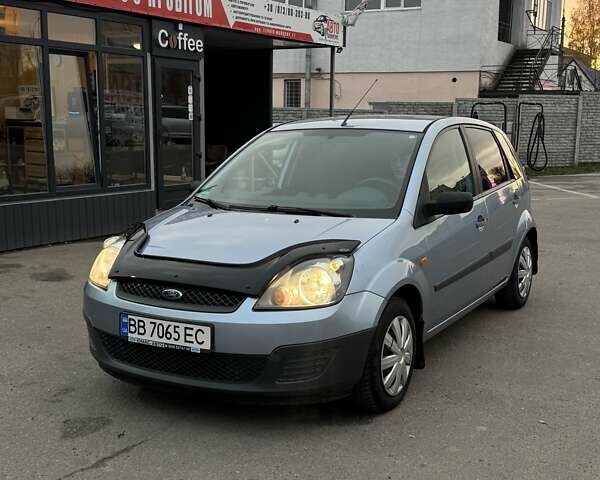 Серый Форд Фиеста, объемом двигателя 1.2 л и пробегом 145 тыс. км за 4350 $, фото 1 на Automoto.ua