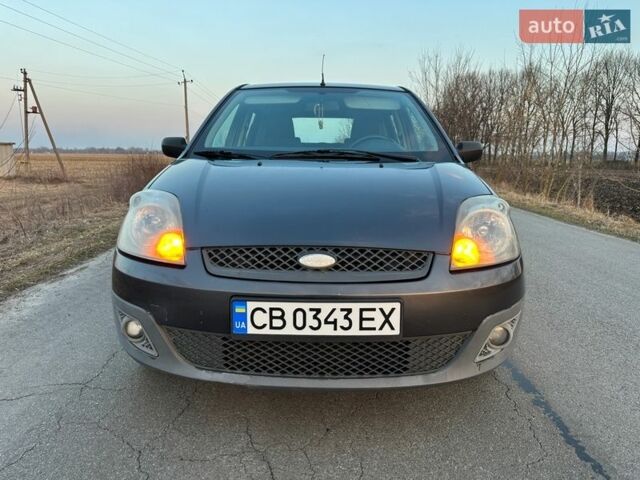 Серый Форд Фиеста, объемом двигателя 1.4 л и пробегом 237 тыс. км за 3700 $, фото 1 на Automoto.ua