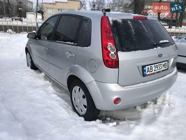 Сірий Форд Фієста, об'ємом двигуна 1.6 л та пробігом 180 тис. км за 5400 $, фото 1 на Automoto.ua