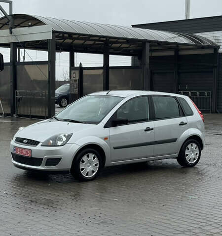 Сірий Форд Фієста, об'ємом двигуна 1.4 л та пробігом 159 тис. км за 3999 $, фото 1 на Automoto.ua