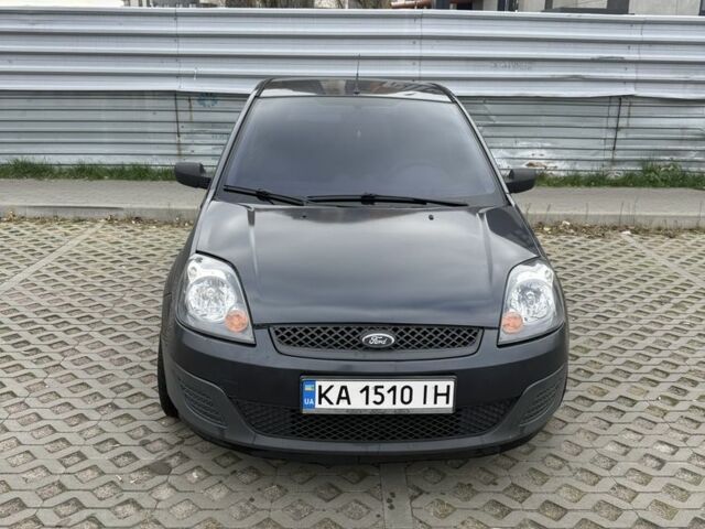 Серый Форд Фиеста, объемом двигателя 1.4 л и пробегом 202 тыс. км за 3499 $, фото 1 на Automoto.ua