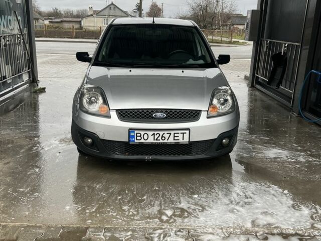 Серый Форд Фиеста, объемом двигателя 1.2 л и пробегом 194 тыс. км за 3300 $, фото 1 на Automoto.ua