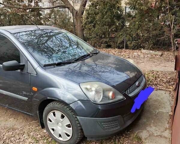 Серый Форд Фиеста, объемом двигателя 1.3 л и пробегом 70 тыс. км за 5500 $, фото 1 на Automoto.ua