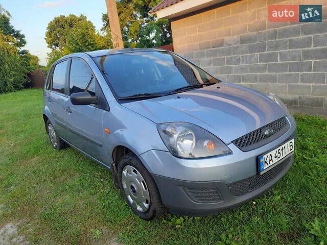 Серый Форд Фиеста, объемом двигателя 1.39 л и пробегом 184 тыс. км за 4600 $, фото 1 на Automoto.ua