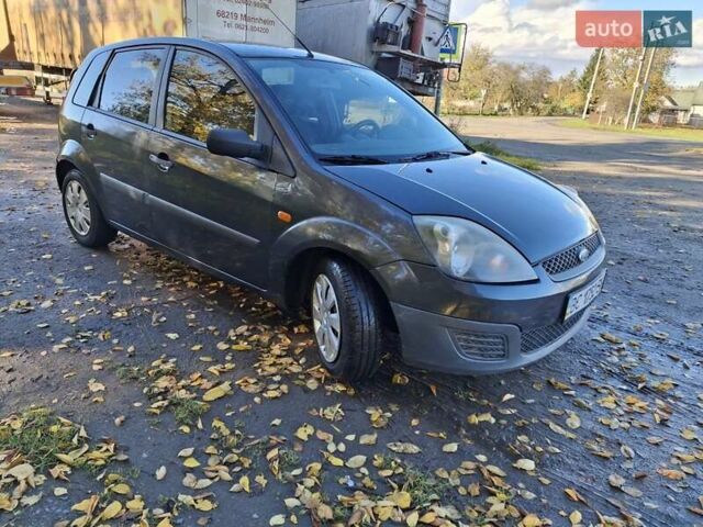 Сірий Форд Фієста, об'ємом двигуна 1.4 л та пробігом 292 тис. км за 3499 $, фото 1 на Automoto.ua