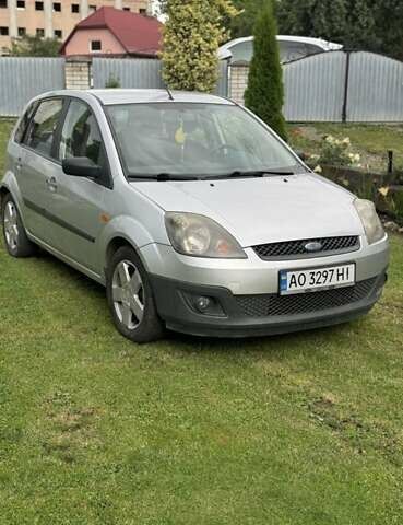 Серый Форд Фиеста, объемом двигателя 1.39 л и пробегом 200 тыс. км за 3390 $, фото 1 на Automoto.ua