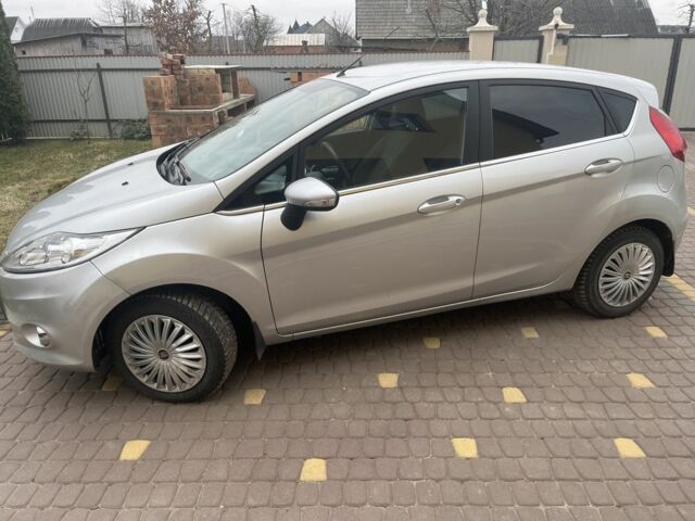 Серый Форд Фиеста, объемом двигателя 1.2 л и пробегом 110 тыс. км за 5500 $, фото 1 на Automoto.ua