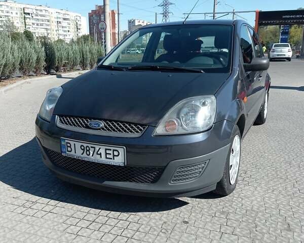 Серый Форд Фиеста, объемом двигателя 1.25 л и пробегом 129 тыс. км за 4900 $, фото 1 на Automoto.ua