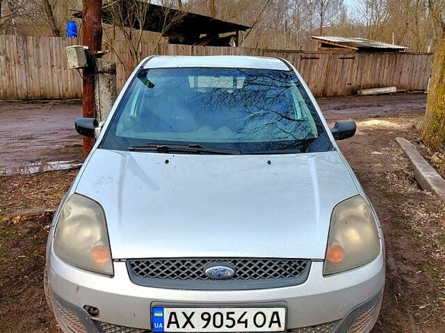 Серый Форд Фиеста, объемом двигателя 1.2 л и пробегом 360 тыс. км за 1500 $, фото 1 на Automoto.ua