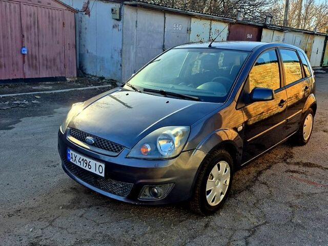 Серый Форд Фиеста, объемом двигателя 1.4 л и пробегом 260 тыс. км за 3850 $, фото 1 на Automoto.ua