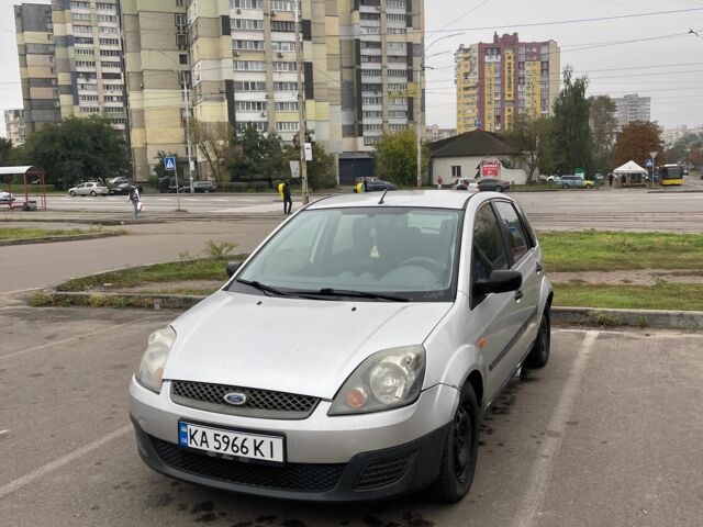 Серый Форд Фиеста, объемом двигателя 1.4 л и пробегом 230 тыс. км за 2800 $, фото 1 на Automoto.ua