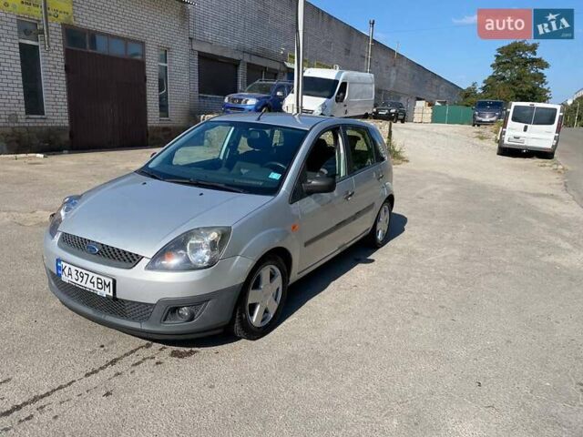 Серый Форд Фиеста, объемом двигателя 1.39 л и пробегом 145 тыс. км за 4100 $, фото 1 на Automoto.ua