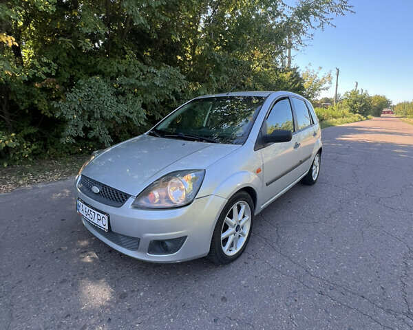 Сірий Форд Фієста, об'ємом двигуна 1.39 л та пробігом 260 тис. км за 4499 $, фото 1 на Automoto.ua