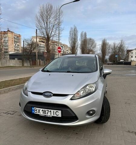 Серый Форд Фиеста, объемом двигателя 1.2 л и пробегом 210 тыс. км за 5000 $, фото 1 на Automoto.ua