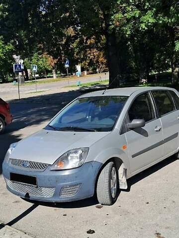 Серый Форд Фиеста, объемом двигателя 1.24 л и пробегом 149 тыс. км за 4350 $, фото 1 на Automoto.ua