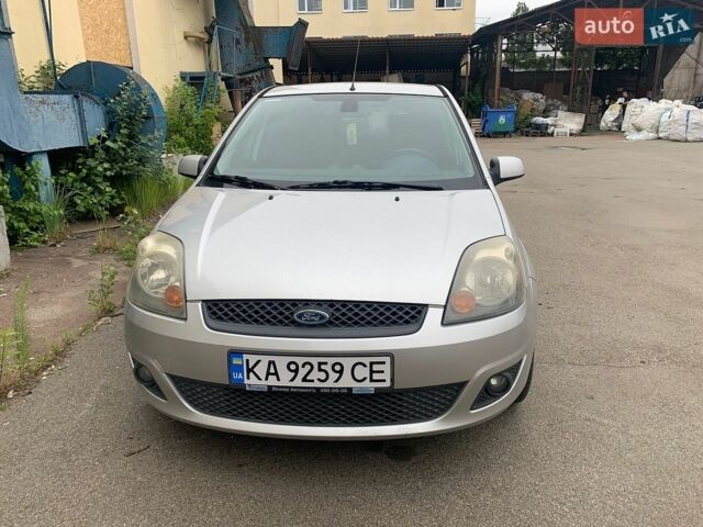 Сірий Форд Фієста, об'ємом двигуна 1.39 л та пробігом 123 тис. км за 3200 $, фото 1 на Automoto.ua