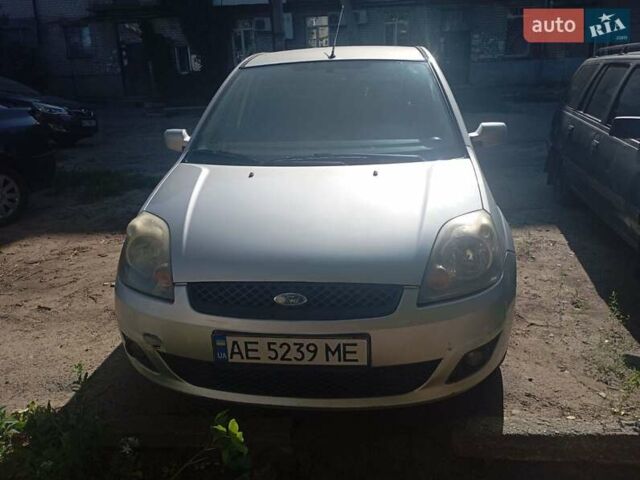 Серый Форд Фиеста, объемом двигателя 1.4 л и пробегом 198 тыс. км за 3500 $, фото 1 на Automoto.ua
