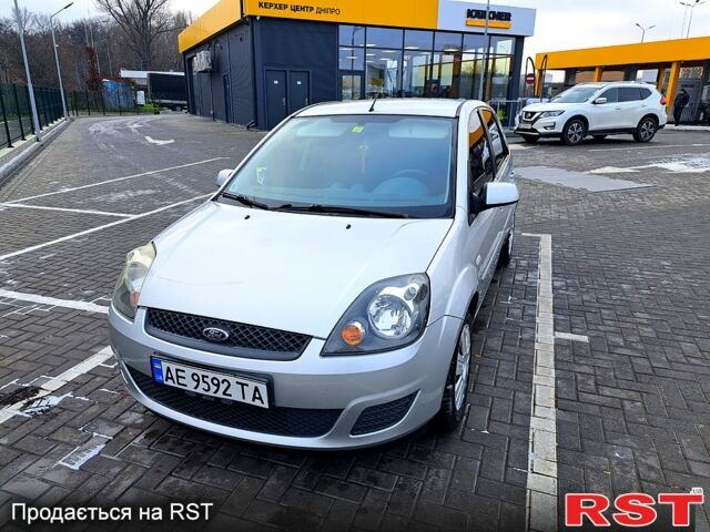 Серый Форд Фиеста, объемом двигателя 1.4 л и пробегом 183 тыс. км за 3950 $, фото 1 на Automoto.ua