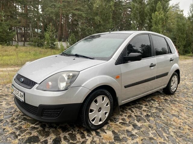 Серый Форд Фиеста, объемом двигателя 1.3 л и пробегом 175 тыс. км за 3950 $, фото 1 на Automoto.ua