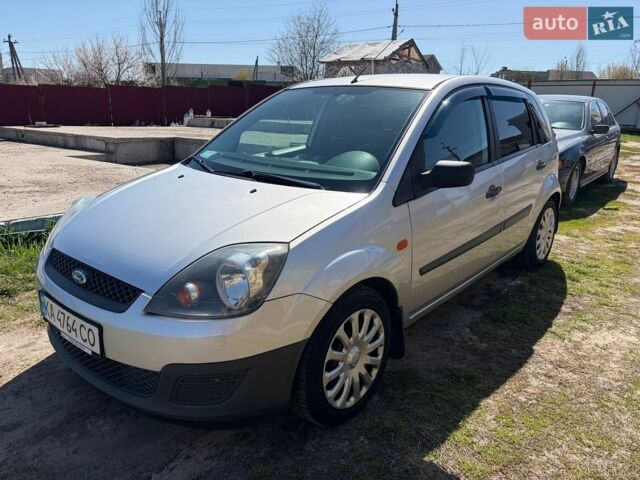 Сірий Форд Фієста, об'ємом двигуна 1.4 л та пробігом 176 тис. км за 4300 $, фото 1 на Automoto.ua