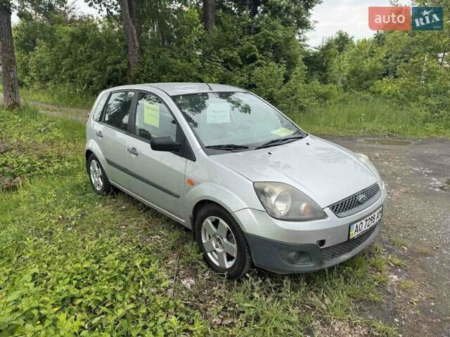 Серый Форд Фиеста, объемом двигателя 1.4 л и пробегом 295 тыс. км за 3500 $, фото 1 на Automoto.ua