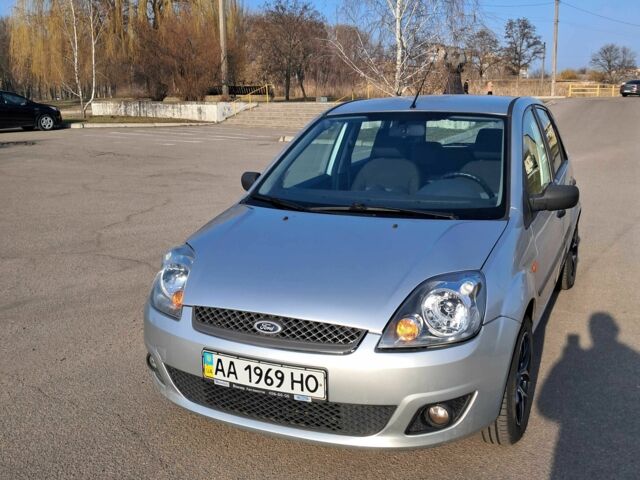 Серый Форд Фиеста, объемом двигателя 1.4 л и пробегом 174 тыс. км за 4700 $, фото 1 на Automoto.ua