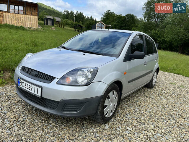 Серый Форд Фиеста, объемом двигателя 1.24 л и пробегом 174 тыс. км за 4200 $, фото 1 на Automoto.ua