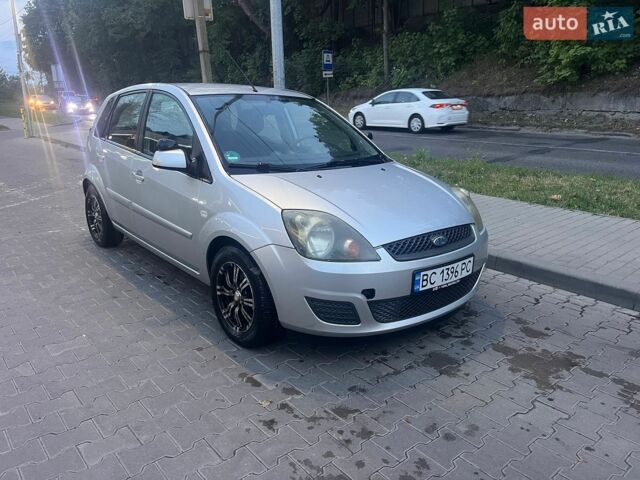 Сірий Форд Фієста, об'ємом двигуна 1.3 л та пробігом 266 тис. км за 3100 $, фото 1 на Automoto.ua