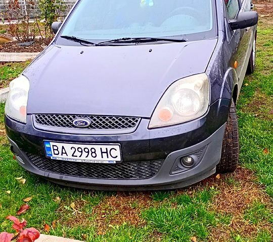 Серый Форд Фиеста, объемом двигателя 1.4 л и пробегом 214 тыс. км за 4200 $, фото 1 на Automoto.ua