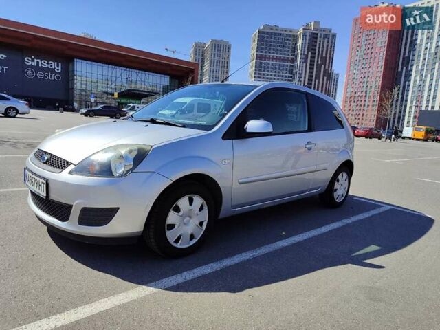 Сірий Форд Фієста, об'ємом двигуна 1.39 л та пробігом 129 тис. км за 4800 $, фото 1 на Automoto.ua