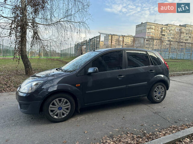 Серый Форд Фиеста, объемом двигателя 1.24 л и пробегом 234 тыс. км за 4200 $, фото 1 на Automoto.ua