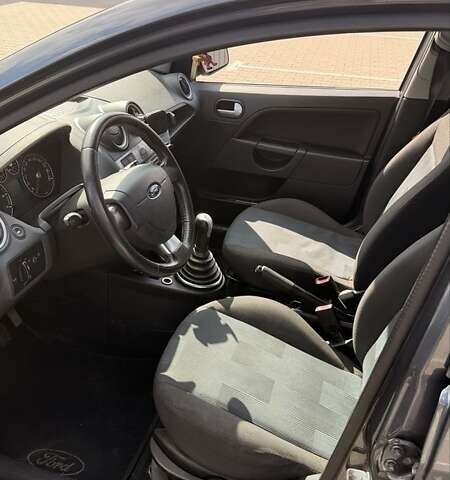 Сірий Форд Фієста, об'ємом двигуна 1.4 л та пробігом 191 тис. км за 4300 $, фото 1 на Automoto.ua