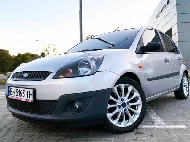 Серый Форд Фиеста, объемом двигателя 1.4 л и пробегом 95 тыс. км за 4300 $, фото 1 на Automoto.ua