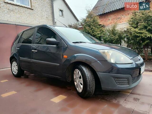 Серый Форд Фиеста, объемом двигателя 1.39 л и пробегом 203 тыс. км за 2999 $, фото 1 на Automoto.ua