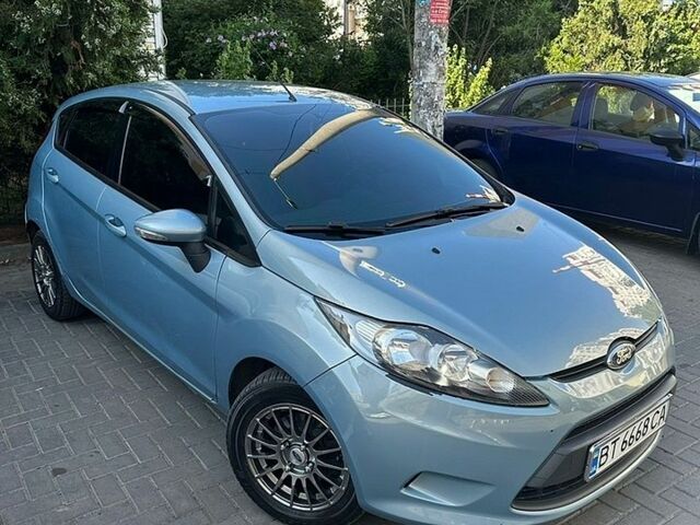 Сірий Форд Фієста, об'ємом двигуна 1.24 л та пробігом 216 тис. км за 5499 $, фото 1 на Automoto.ua