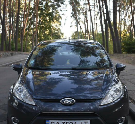 Серый Форд Фиеста, объемом двигателя 1.4 л и пробегом 184 тыс. км за 5900 $, фото 1 на Automoto.ua