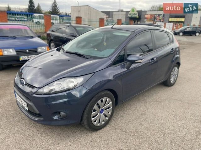 Серый Форд Фиеста, объемом двигателя 1.4 л и пробегом 245 тыс. км за 5000 $, фото 1 на Automoto.ua