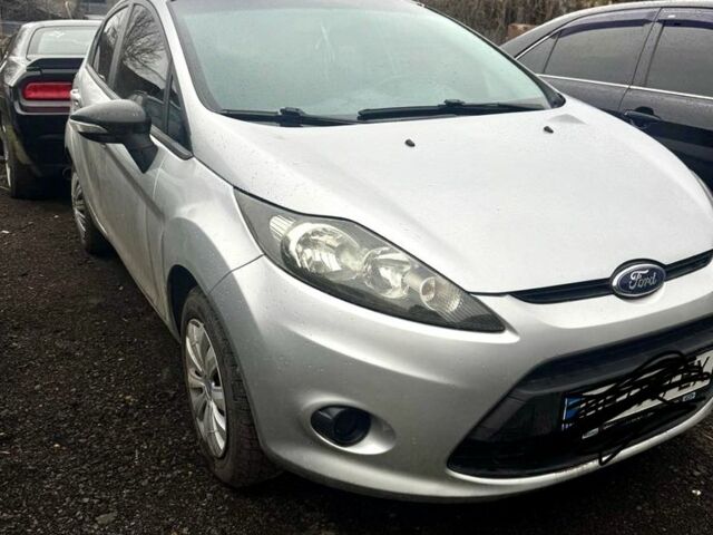 Серый Форд Фиеста, объемом двигателя 1.4 л и пробегом 145 тыс. км за 5950 $, фото 1 на Automoto.ua