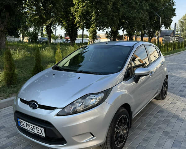 Сірий Форд Фієста, об'ємом двигуна 1.24 л та пробігом 219 тис. км за 5399 $, фото 1 на Automoto.ua