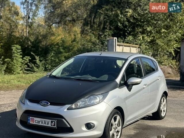 Серый Форд Фиеста, объемом двигателя 1.39 л и пробегом 165 тыс. км за 4444 $, фото 1 на Automoto.ua
