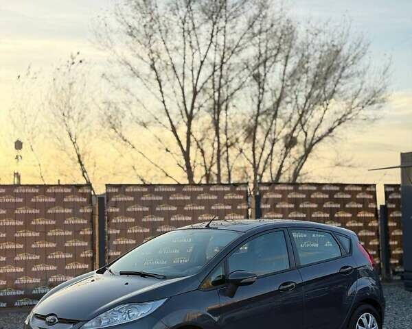 Серый Форд Фиеста, объемом двигателя 1.24 л и пробегом 135 тыс. км за 4999 $, фото 1 на Automoto.ua