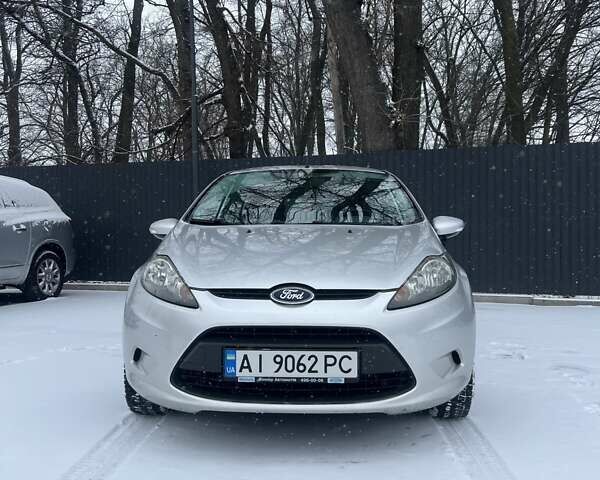 Серый Форд Фиеста, объемом двигателя 1.25 л и пробегом 201 тыс. км за 5200 $, фото 1 на Automoto.ua