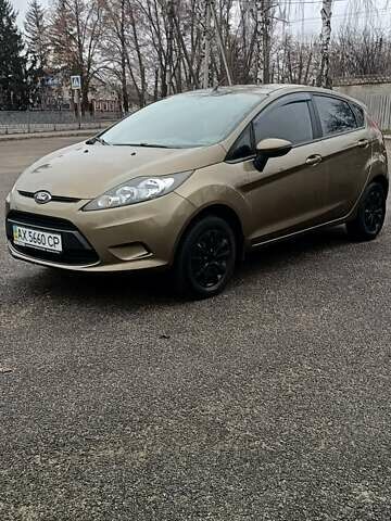 Серый Форд Фиеста, объемом двигателя 1.24 л и пробегом 110 тыс. км за 6300 $, фото 1 на Automoto.ua