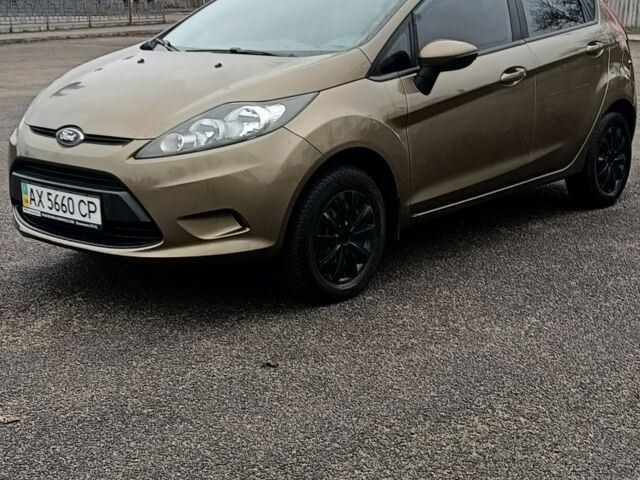 Серый Форд Фиеста, объемом двигателя 1.2 л и пробегом 110 тыс. км за 6300 $, фото 1 на Automoto.ua