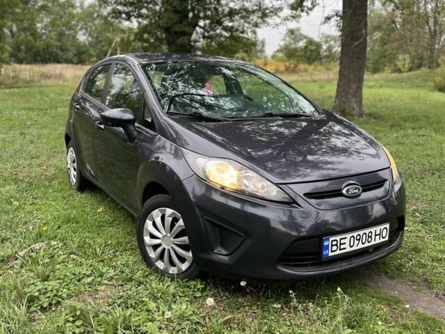 Серый Форд Фиеста, объемом двигателя 1.6 л и пробегом 229 тыс. км за 4999 $, фото 1 на Automoto.ua